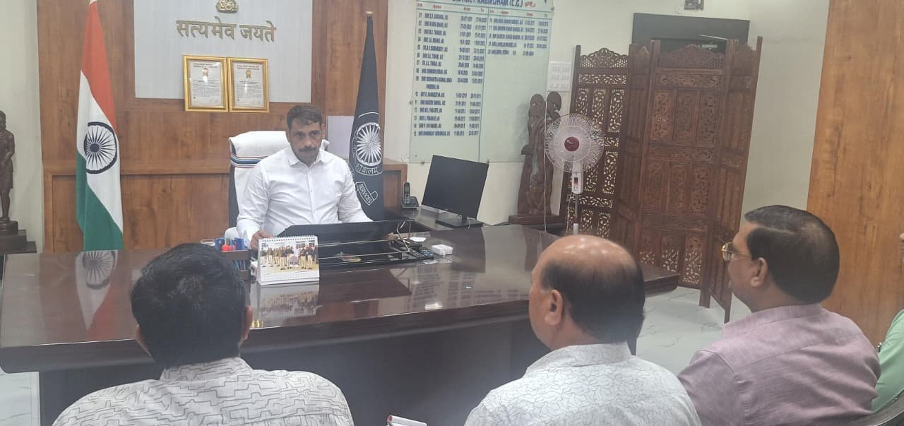 कलेक्टर श्री गोपाल वर्मा ने पिपरिया स्थित स्वामी आत्मानंद उत्कृष्ट अंग्रेजी माध्यम विद्यालय का किया निरीक्षण 1 IMG 20250830 WA0025