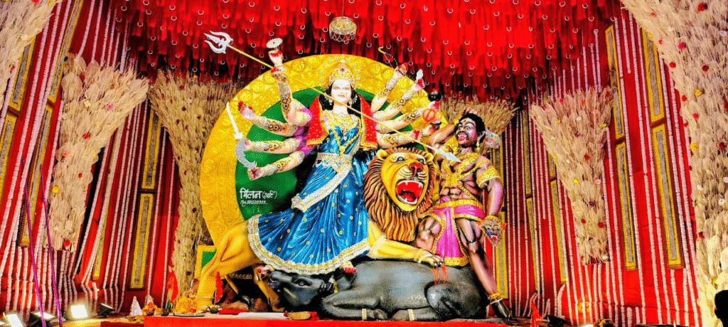 ऐतिहासिक लाल मैदान में 3 हजार मूर्तियों से सजा मां अंबे का दरबार… भव्य कलशयात्रा के साथ विराजी मातारानी 1 image 52 1024x460 hfFnUS