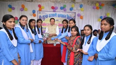 शिक्षा और सशक्तिकरण की ओर कदम: विधायक डॉ. संपत अग्रवाल ने भीथीडीह में वितरित कीं निःशुल्क साइकिलें* 4 IMG 20251011 WA0025