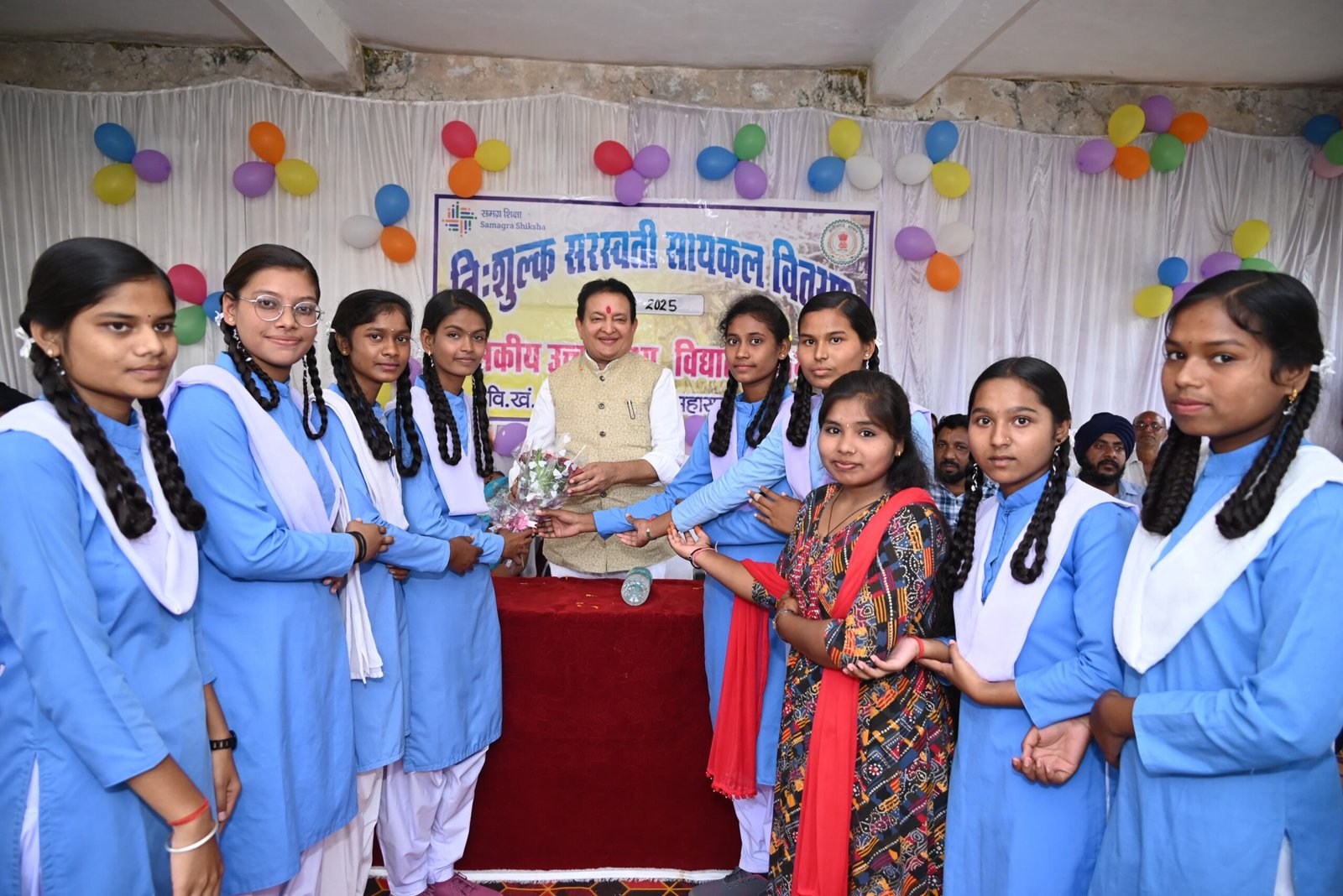 शिक्षा और सशक्तिकरण की ओर कदम: विधायक डॉ. संपत अग्रवाल ने भीथीडीह में वितरित कीं निःशुल्क साइकिलें* 1 IMG 20251011 WA0025 scaled