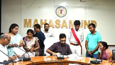 जन चौपाल में कलेक्टर श्री लंगेह ने सुनी जन समस्याएं, अधिकारियों को दिए त्वरित समाधान के निर्देश 5 IMG 20251014 WA0039