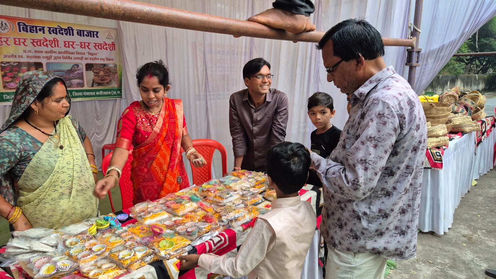 महिला समूह द्वारा उत्पादित सामग्रियां बनी स्वदेशी का प्रतीक 1 IMG 20251017 WA0035