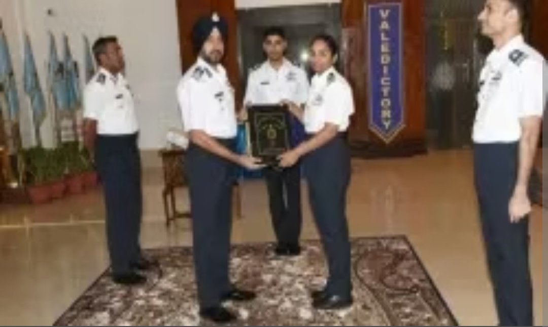 फेल हुआ पाकिस्तान का प्रोपेगेंडा, स्क्वाड्रन लीडर शिवांगी सिंह बनी क्वालिफाइड फ्लाइंग इंस्ट्रक्टर 1 Screenshot 20251011 124934