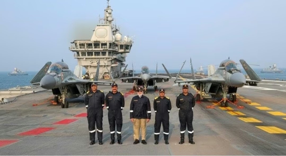 दो फुटबॉल मैदान जितना विशाल, कैसा है आईएनएस विक्रांत जहां प्रधानमंत्री नरेंद्र मोदी ने मनाई दिवाली 1 Screenshot 20251021 083637