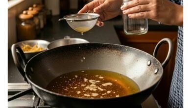 पूड़ी छानने के बाद बच जाता है तेल, जान लें रियूज करने का सही तरीका, घर के कीड़े-मकोड़ों की हो जाएगी छुट्टी 2 Screenshot 20251023 035333