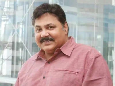 सतीश शाह को श्रद्धांजलि देने पहुंचे दिलीप जोशी-रूपाली गांगुली, आज होगा अंतिम संस्कार 1 satish shah