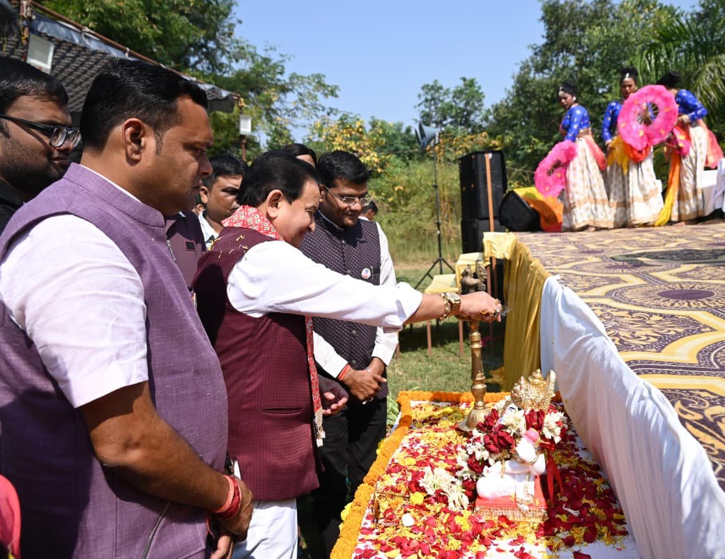 एकता का उत्सव: मारवाड़ी युवा मंच के दिवाली मिलन समारोह में विधायक डॉ. संपत अग्रवाल ने दी शुभकामनाएं, समाजसेवा की सराहना* 1 IMG 20251109 WA0027