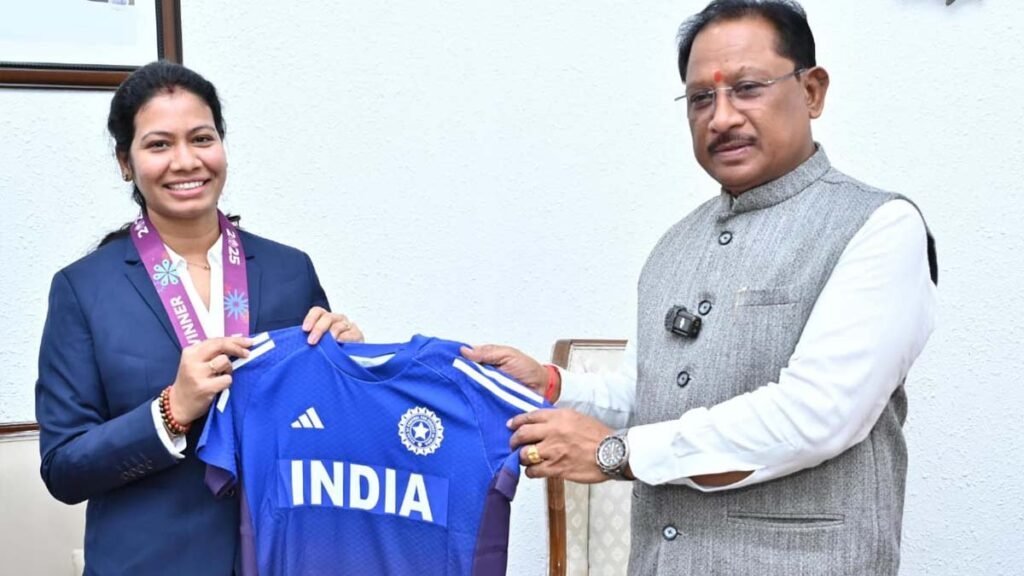 वर्ल्ड कप विजेता भारतीय महिला क्रिकेट टीम की फिजियोथेरेपिस्ट आकांक्षा सत्यवंशी ने की सीएम साय से मुलाकात 1 Novt 25 0907 1024x576 NRlkSe
