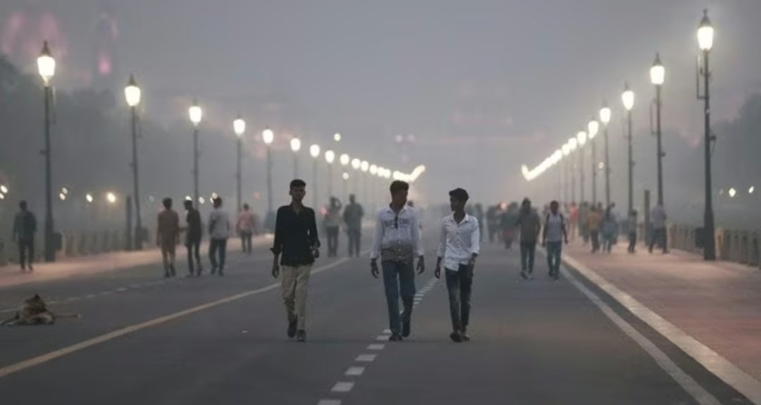दिल्ली की हवा फिर दमघोंटू; 13 जगहों पर AQI 400 के पार, आगे क्या संकेत? 1 Screenshot 20251103 075310