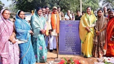 मंत्री लक्ष्मी राजवाड़े ने मुख्यमंत्री ग्राम गौरव पथ योजना के तहत 157 लाख से अधिक के विकास कार्यों का किया भूमि पूजन 2 0408 1024x576 BOttWi