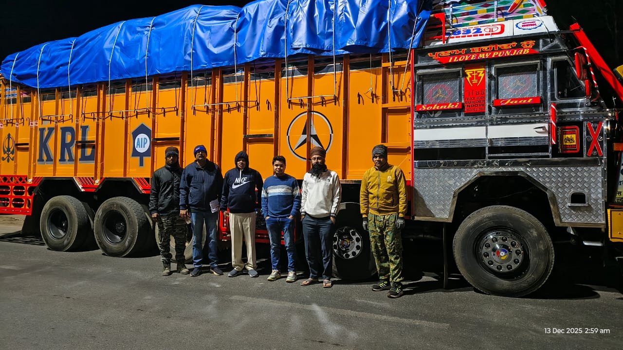 कलेक्टर श्री गोपाल वर्मा के निर्देश पर अवैध धान परिवहन पर हो रही कार्रवाई 1 IMG 20251213 WA0037