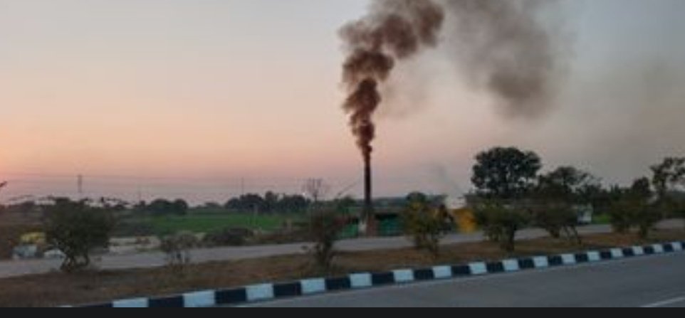 घानों की नीची चिमनियां फैला रही प्रदूषण, गुड़ में मिला रहे केमिकल 1 Screenshot 20260114 071849