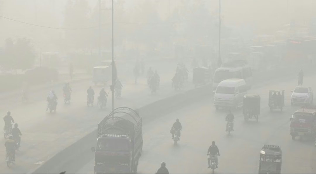 पाकिस्तान में जहरीली हवा, सांस लेना मुश्किल… घुटने लगा लोगों का दम, AQI ‘खतरनाक’ स्तर पर 1 Screenshot 20260119 074926