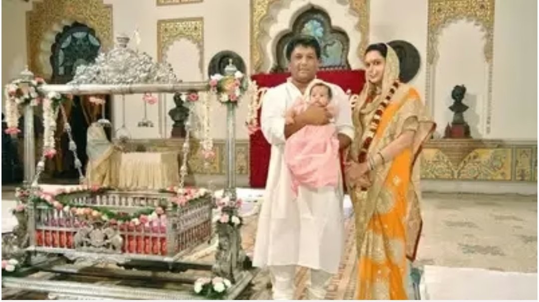 देश की सबसे सुंदर रानी जब बनीं मां, चांदी के पालने में आई शाही खुशी,पीली साड़ी पहन नन्ही राजकुमारी का नाम रखा 1 Screenshot 20260124 073150