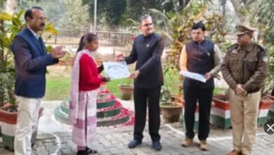 प्रयागराज में तेंदुआ को पकड़ने में मदद करने वाली साहसी तनू सिंह सम्मानित, वन विभाग ने दिया सम्मान 27 Screenshot 20260129 082605