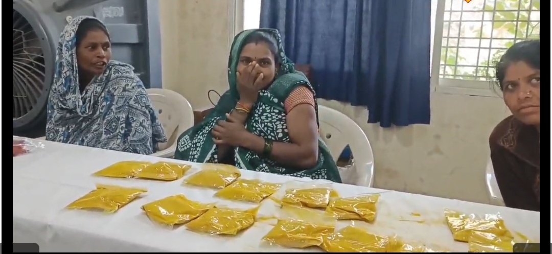 ₹20 हजार से 5 लाख तक का सफर... सुनीता बाई बनीं गांव की मिसाल, 10 महिलाओं को मिला रोजगार 1 Screenshot 20260201 201642