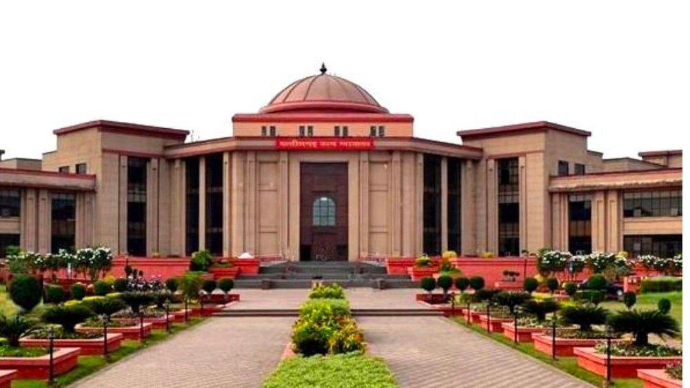 CG हाई कोर्ट ने स्कूल में बिना अनुमति के घुसने को घर में घुसपैठ करने के बराबर अपराध माना, पूर्व कांग्रेस प्रवक्ता की याचिका खारिज 1 Screenshot 20260227 123729