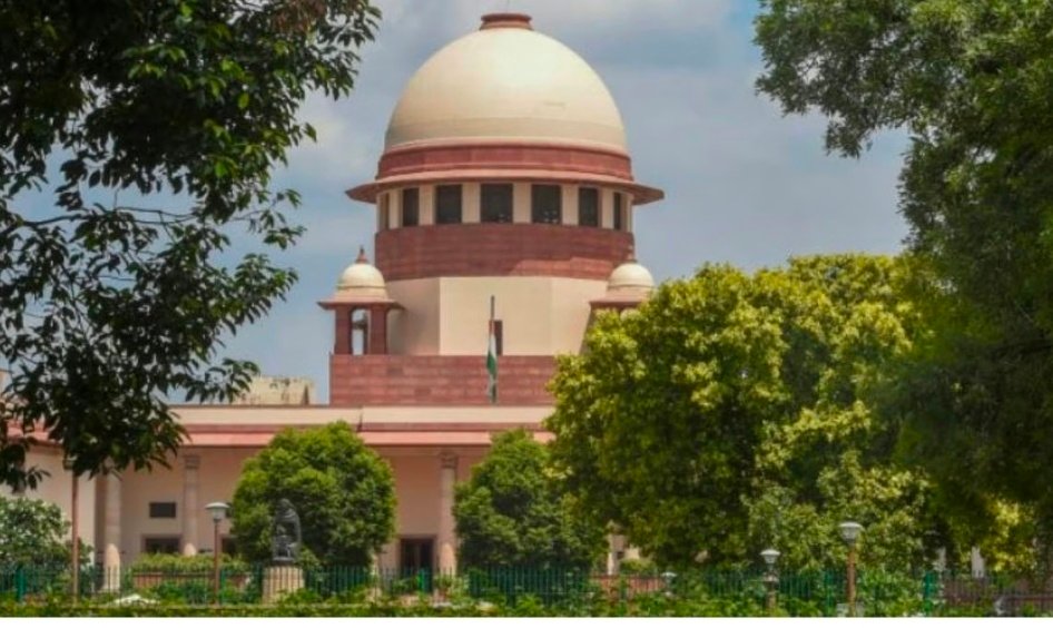 आपको लाइसेंस देकर गलती किसने की’, सुप्रीम कोर्ट ने वकील को लगाई कड़ी फटकार, पीएम मोदी-अमित शाह से जुड़ा है मामला 1 Screenshot 20260301 125353