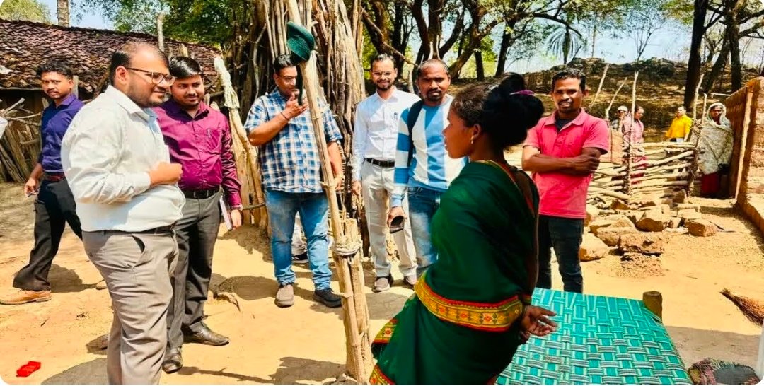 सुकमा में जंगलों के उस पार पहुंचा प्रशासन, आजादी के बाद पहली बार पोरो परिया में कलेक्टर 1 Screenshot 20260315 080016