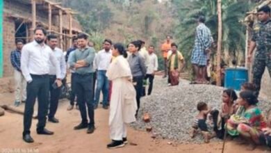 कलेक्टर ने पहाड़ चढ़कर लोगों की मूलभूत सुविधाओं का लिया जायजा 6 Screenshot 20260319 113127