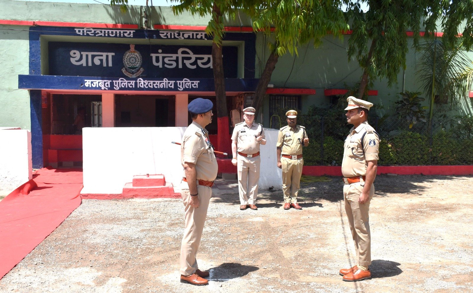 पुलिस महानिरीक्षक का थाना पंडरिया में आकस्मिक निरीक्षण, बेहतर पुलिसिंग, अनुशासन एवं जनसंपर्क सुदृढ़ करने दिए महत्वपूर्ण निर्देश 1 IMG 20260411 WA0028