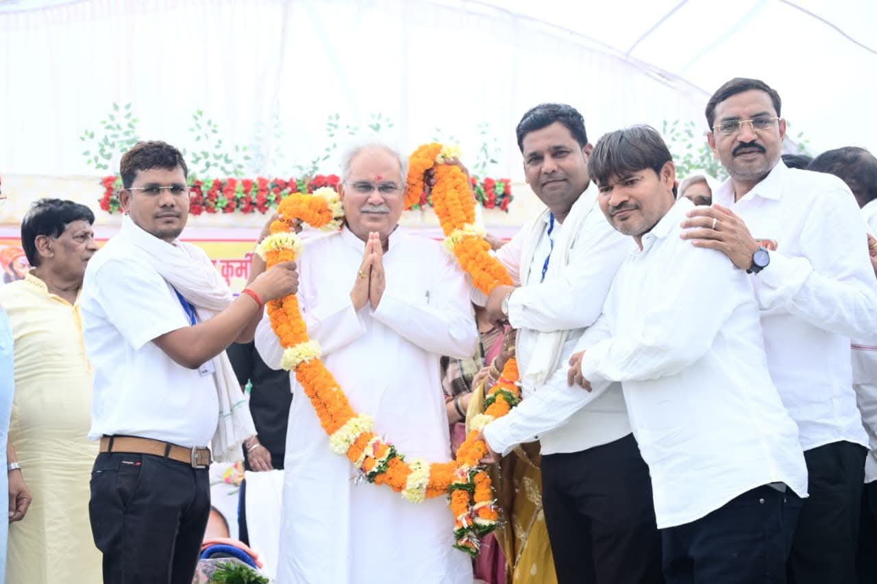 नव निर्मित छ.ग. चंदनिया कुर्मी समाज एवं चंद्राकर युवा कल्याण समिति कबीरधाम समाज भवन का भव्य लोकार्पण संपन्न 1 IMG 20260529 WA0009