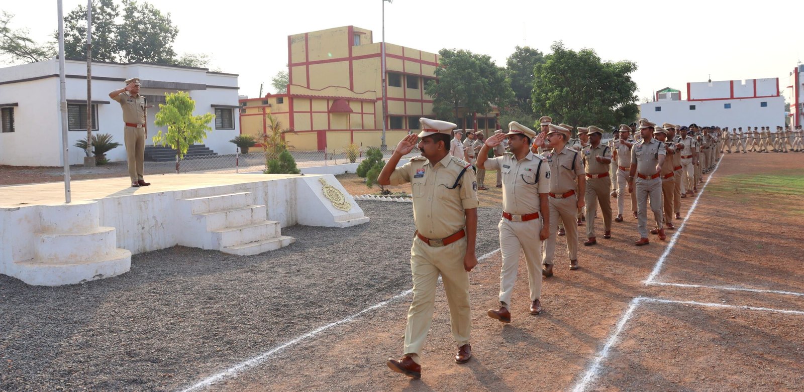 उत्कृष्ट टर्नआउट वाले अधिकारी-कर्मचारी सम्मानित, अनुशासन एवं दक्षता पर दिया गया विशेष बल।* 1 IMG 20260602 WA0005 scaled