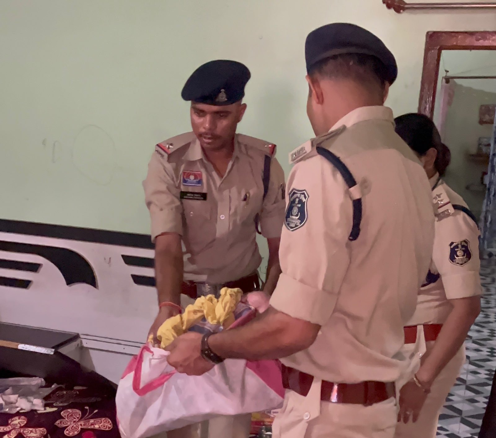 नशा पर कबीरधाम पुलिस का बड़ा प्रहार: संदिग्ध इलाकों में दी दबिश, गांजा और अवैध शराब जप्त 1 IMG 20260602 WA0014