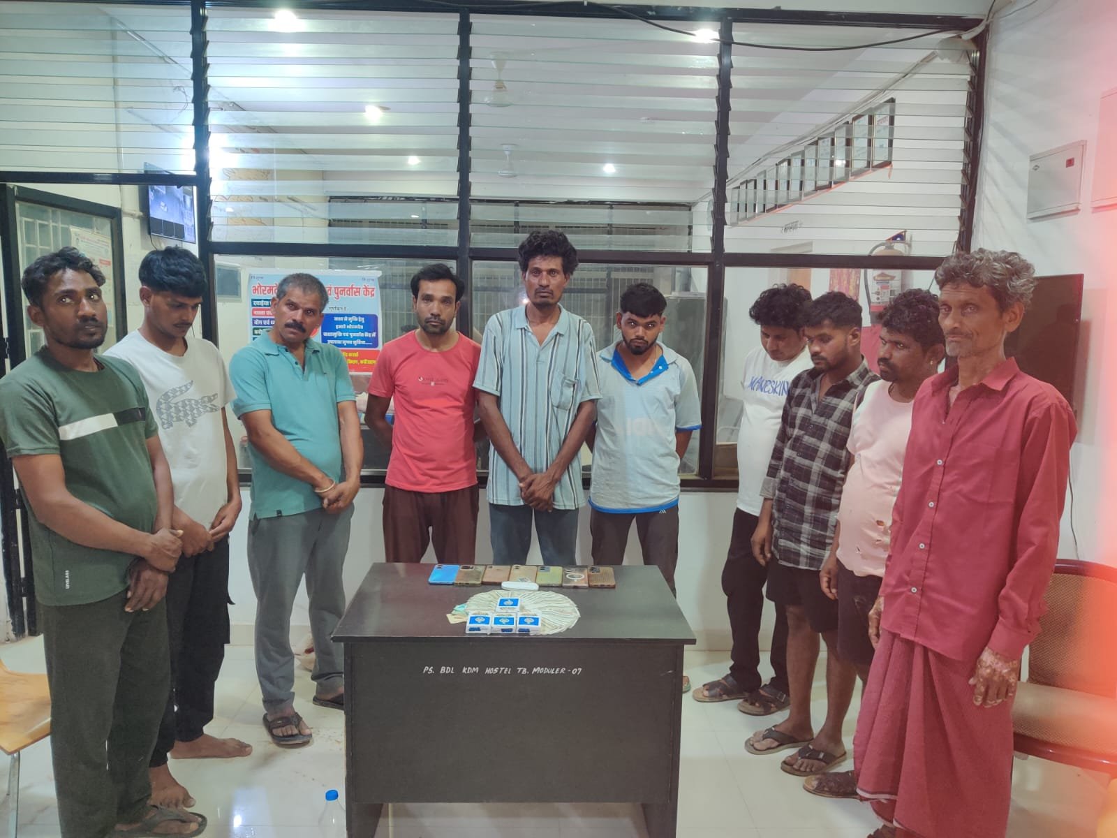 52 पत्ती पर लग रहे थे दांव, कबीरधाम पुलिस ने 10 जुआरियों को दबोचा* 1 IMG 20260609 WA0012