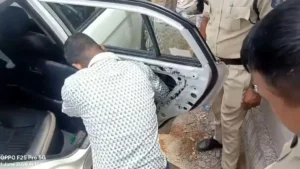 कार की डोर में बना रखा था सीक्रेट चेंबर, ऐसे हो रही थी गांजा तस्करी… दो तस्कर गिरफ्तार 1 June 26 008 300x169 SlMMb0