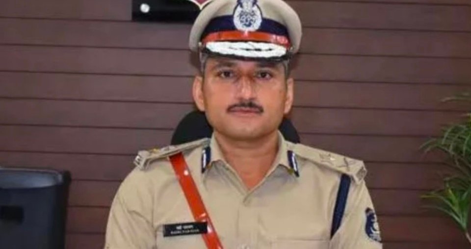 छत्तीसगढ़ पुलिस महकमे में फेरबदल: वरिष्ठ IPS अधिकारी बद्रीनारायण मीणा को सौंपी गई बस्तर की कमान, बनाए गए नए पुलिस महानिरीक्षक 1 Screenshot 20260626 212348
