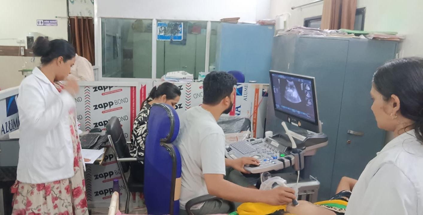 बोड़ला में विशेष स्वास्थ्य शिविर के दौरान विशेषज्ञों ने जांच, परामर्श और दवाइयां उपलब्ध कराईं* 1 IMG 20260705 WA0027