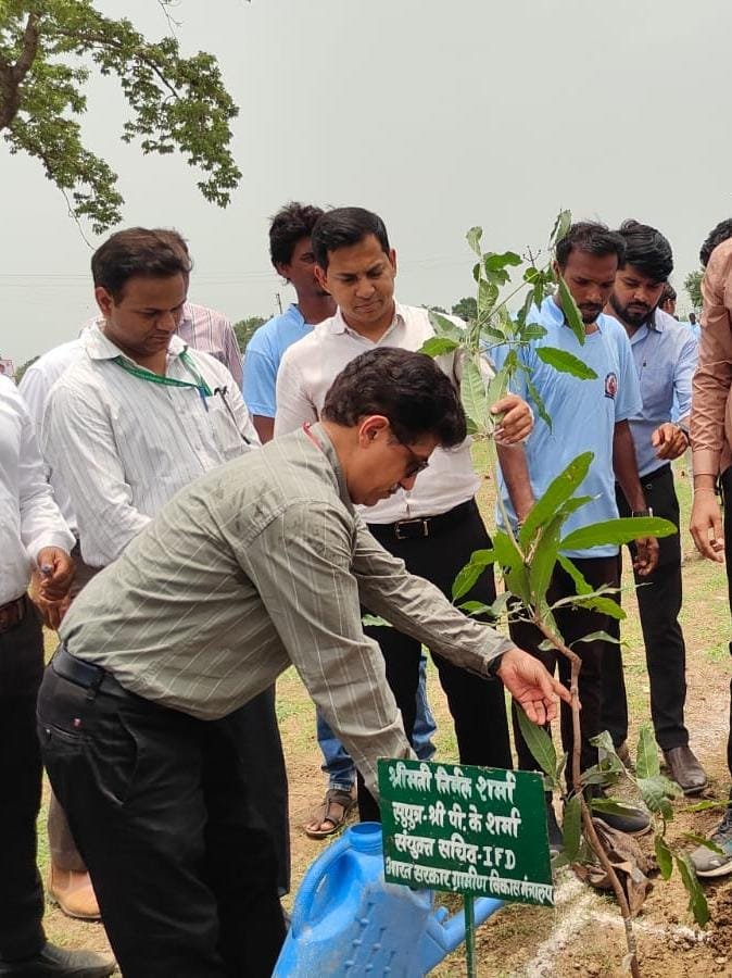 नेऊरगांवखुर्द और गंडईखुर्द सहित 30 स्थानो में विकसित होने जा रहा जी राम जी फलदार उद्यान* 1 IMG 20260722 WA0023