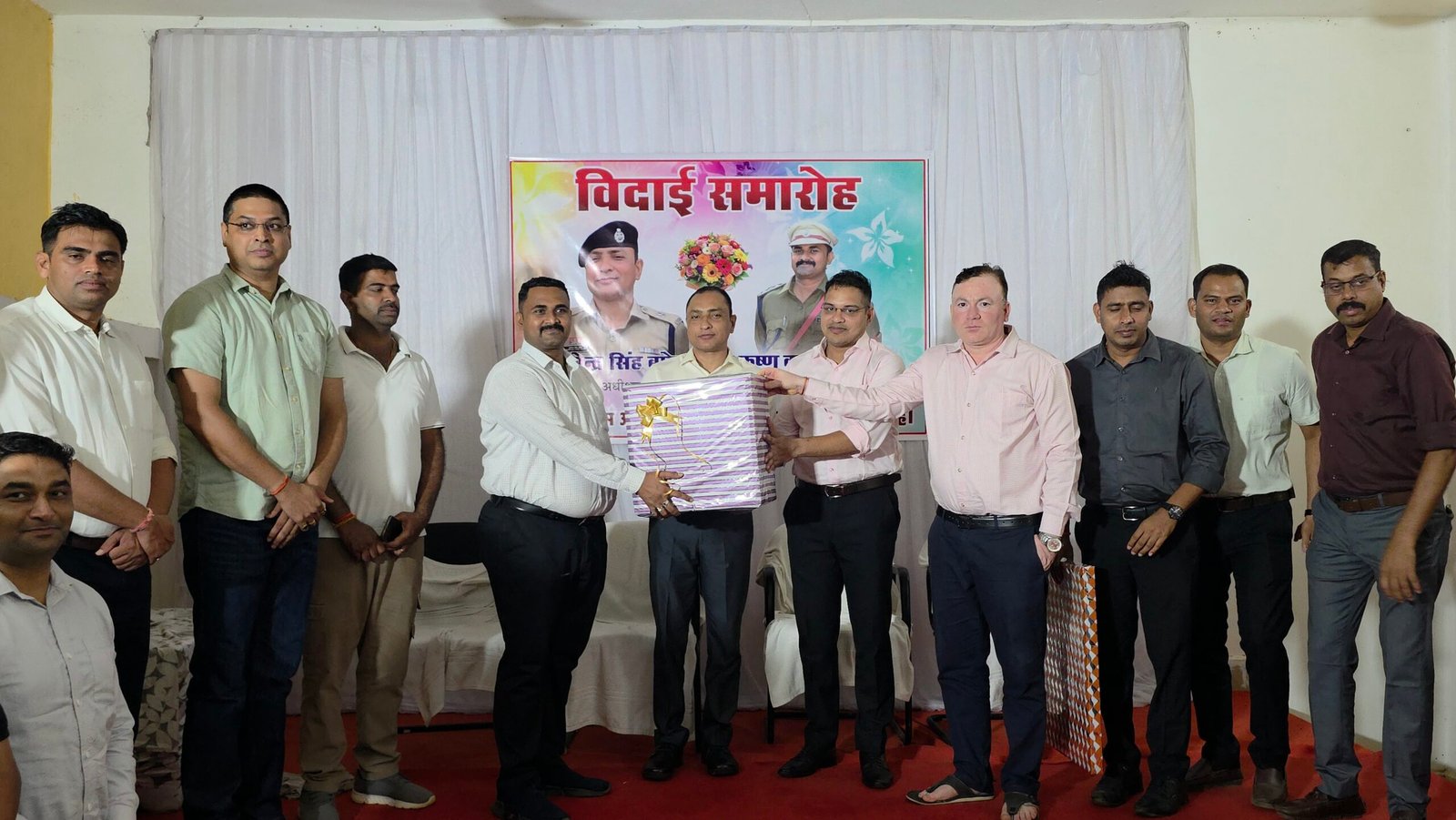 उत्कृष्ट सेवाओं एवं प्रेरणादायी नेतृत्व को सम्मान, अतिरिक्त पुलिस अधीक्षक श्री पुष्पेंद्र बघेल एवं डीएसपी श्री कृष्ण कुमार चंद्राकर को कबीरधाम पुलिस परिवार ने दी भावभीनी विदाई* 1 IMG 20260730 WA0012 scaled