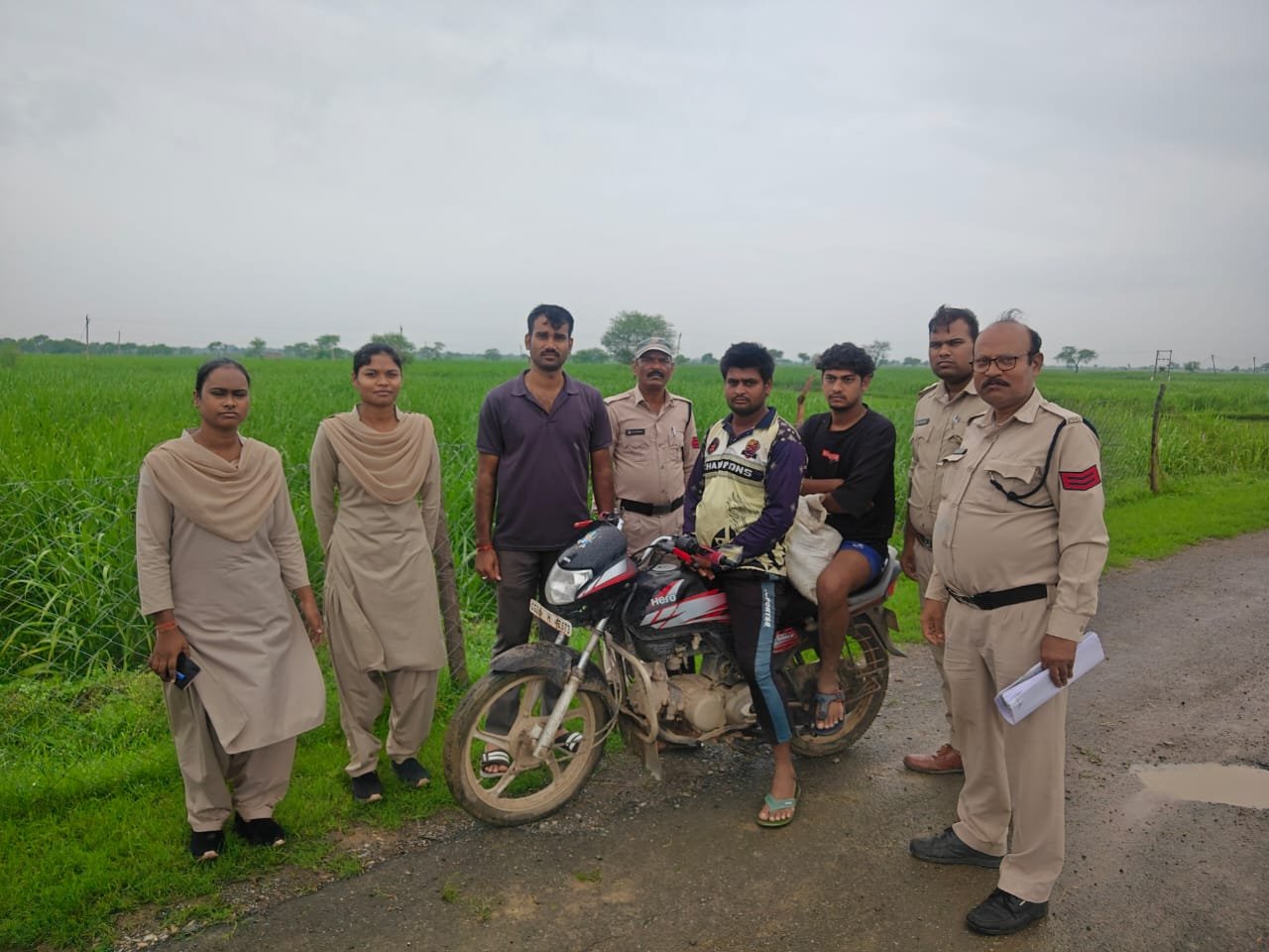 35 दिनों में 143 छापे, 113 प्रकरण दर्ज, 145.81 बल्क लीटर अवैध शराब और 3 दोपहिया वाहन जब्त* 1 IMG 20260730 WA0026