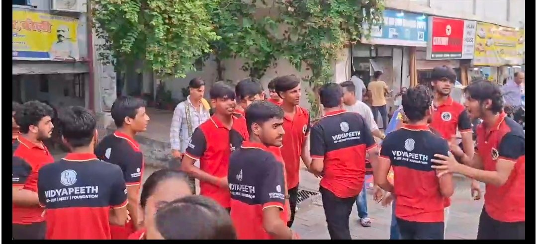 10वीं के स्कॉलरशिप के पैसे से खरीदा NEET का कोर्स, बरेली के यश को मिला 1017 रैंक, पिता चलाते हैं छोटा हाथी, अब बेटा बनेगा डॉक्टर 1 Screenshot 20260719 130747