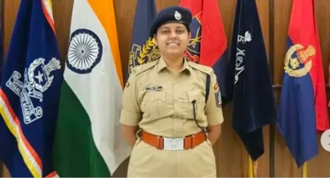 दादा की खाकी वर्दी बनी प्रेरणा, दूसरे अटेम्प्ट में UPSC क्रैक कर बनीं IPS प्रियंका 1 Screenshot 20260725 132948