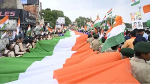तिरंगा यात्रा में शामिल हुए सीएम साय, बोले-140 करोड़ भारतीयों को एक सूत्र में बांधता है तिरंगा 1 Aug 26 117 300x169 0Pu0na