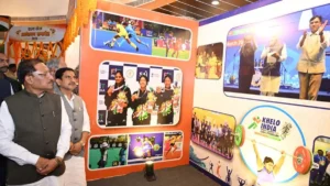 मुख्यमंत्री विष्णु देव साय ने खेलों पर आधारित फोटो प्रदर्शनी और कॉफी टेबल बुक ‘हमारे खिलाड़ी’ का किया विमोचन 1 Aug 26 360 300x169 35sWi0