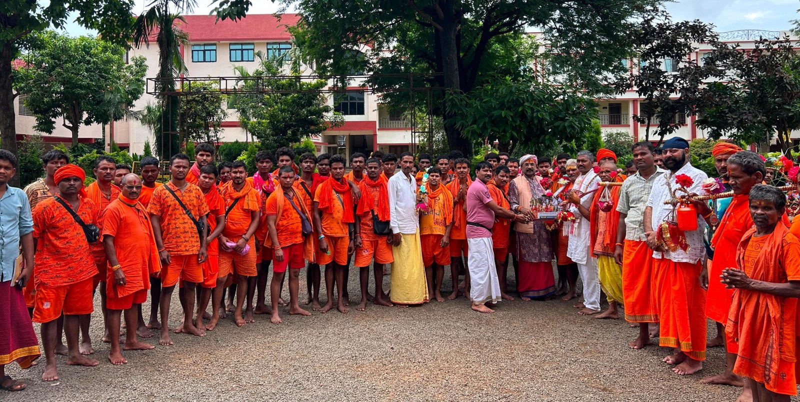 मोतीयारी और चिमरा ग्राम के शिव भक्तों ने अमरकंटक में उत्कृष्ट व्यवस्था हेतु उप मुख्यमंत्री श्री विजय शर्मा का जताया आभार 1 IMG 20260806 WA0021 scaled