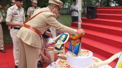 स्वतंत्रता दिवस के अवसर पर पुलिस अधीक्षक कार्यालय कबीरधाम में पुलिस अधीक्षक श्री जितेंद्र कुमार यादव द्वारा ध्वजारोहण एवं शहीद परिवारों का सम्मान किया गया। 5 IMG 20260815 WA0012