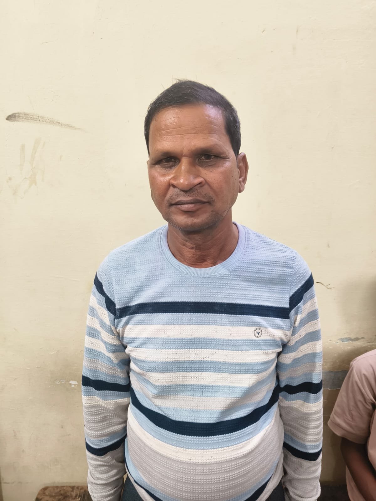 सार्वजनिक स्थान पर जुआ खेल रहे तीन आरोपियों पर पंडरिया पुलिस की कार्रवाई, नगद रकम एवं 52 पत्ती ताश पुलिस ने किया जब्त।* 1 IMG 20260817 WA0014