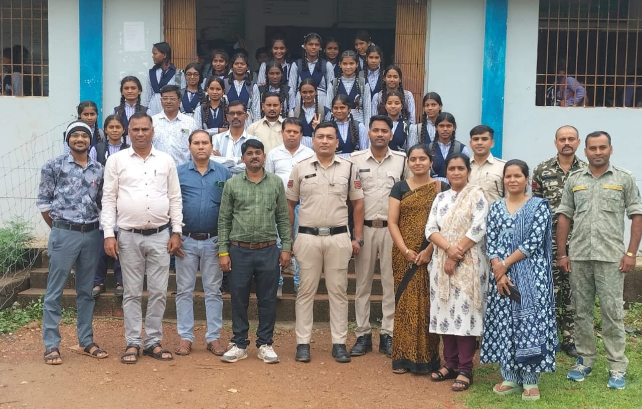 स्कूल-कॉलेज के छात्र-छात्राओं को साइबर अपराध से बचाव एवं महिला सुरक्षा की दी गई जानकारी 1 IMG 20260821 WA0016