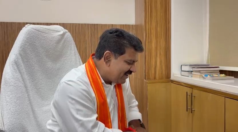 कवर्धा मेडिकल कॉलेज में प्रवेश लेने वाले जिले के प्रथम छात्र हिमांशु को उप मुख्यमंत्री एवं कवर्धा विधायक श्री विजय शर्मा ने फोन कर दी बधाई एवं शुभकामनाएं 1 IMG 20260903 WA0019