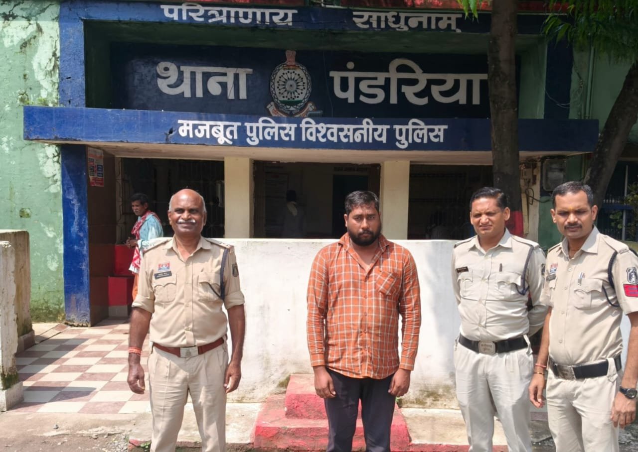 असिस्टेंट पोस्ट मास्टर की नौकरी लगाने का झांसा देकर 2 लाख 74 हजार रुपये की ठगी करने वाले आरोपी को थाना पंडरिया पुलिस ने किया गिरफ्तार।* 1 IMG 20260914 WA0038