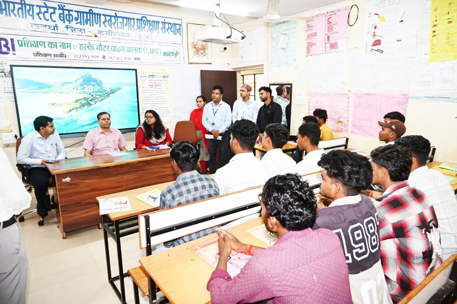 संभागायुक्त ने ग्रामीण स्वरोजगार प्रशिक्षण संस्थान का किया निरीक्षण* 1 IMG 20260926 WA0013
