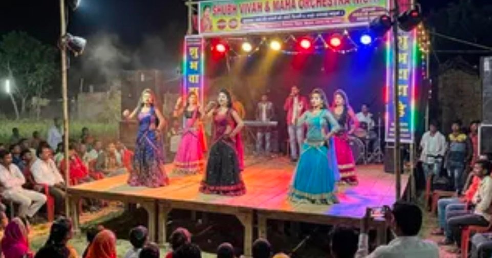 पवन सिंह और खेसारी के गानों से बहुत पहले कैसा था बिहार का ‘ऑर्केस्ट्रा डांस’? दिलचस्प है इसकी शुरुआत की कहानी 1 Screenshot 20260904 121614