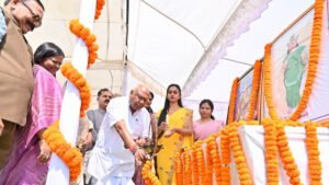 सांसद चिंतामणि महाराज ने बास्केट में बॉल डालकर किया चार दिवसीय प्रतियोगिता का शुभारंभ 1 2408 300x169 NFempg