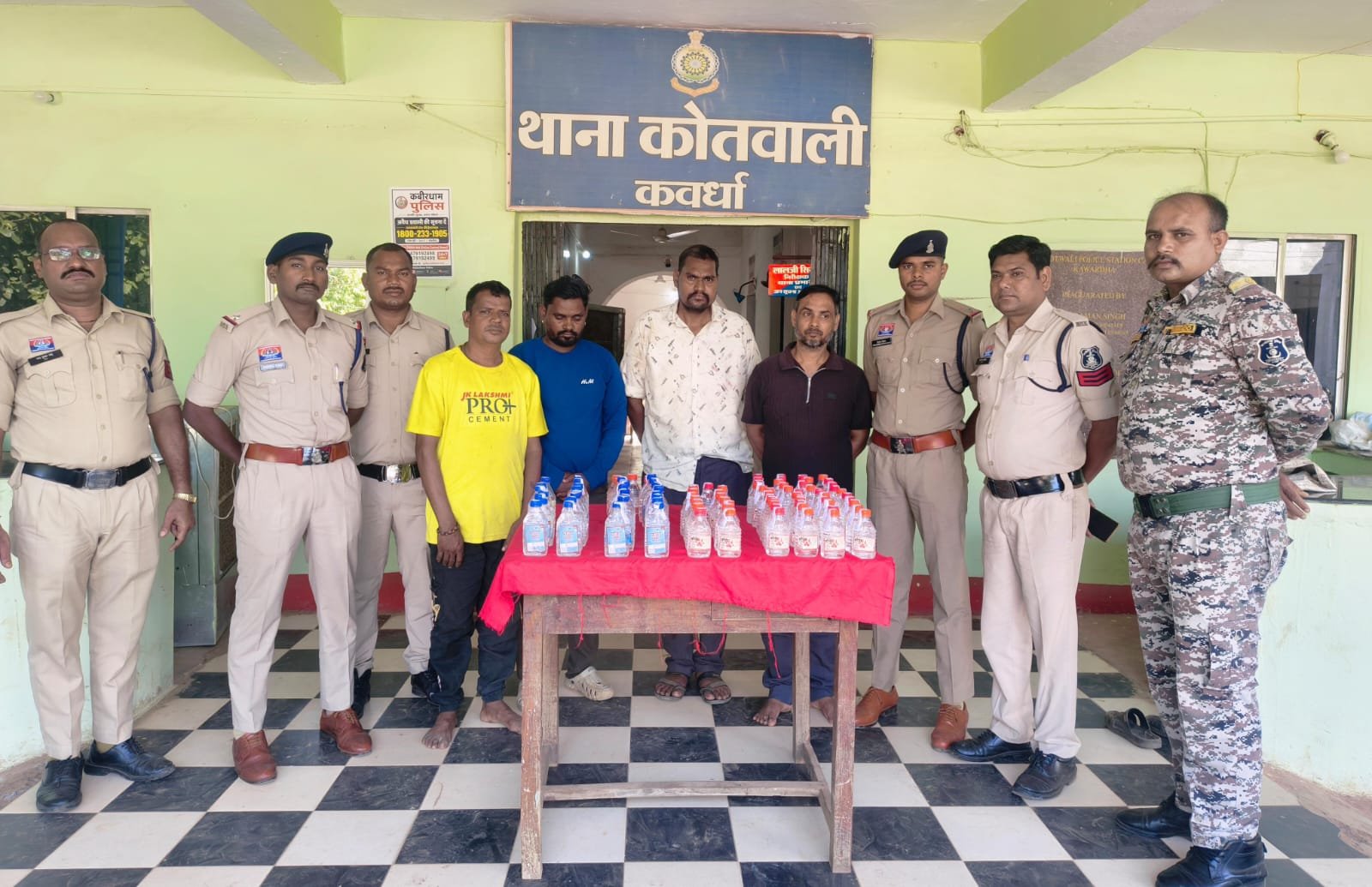 अवैध शराब बिक्री एवं सार्वजनिक स्थान पर शराब सेवन के विरुद्ध कबीरधाम पुलिस की लगातार कार्यवाही जारी।* 1 IMG 20261004 WA0006