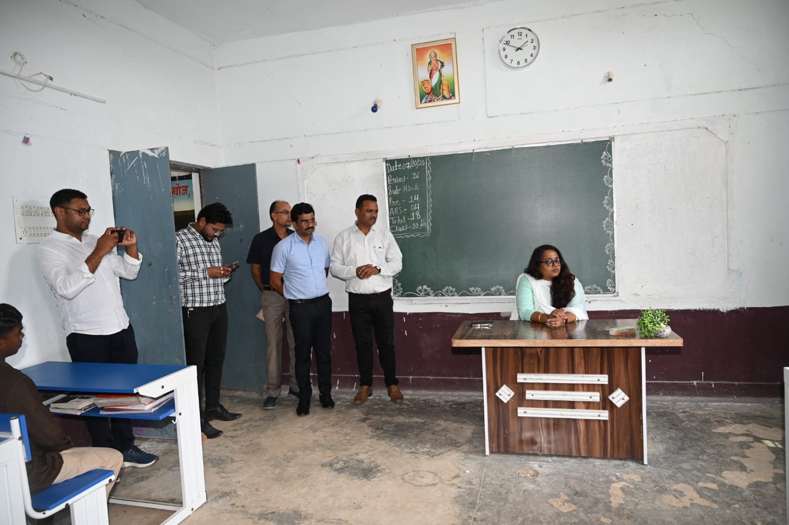सुदूर वनांचल में बैगा छात्र-छात्राओं ने बताए सपने, कलेक्टर ने दिखाई कैरियर की नई राह* 1 IMG 20261007 WA0012